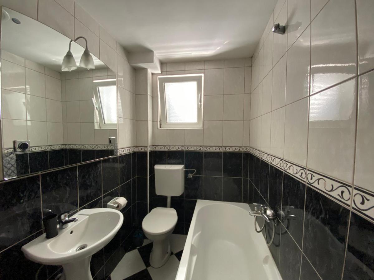 Veselinka Apartments & Rooms Budva Bagian luar foto